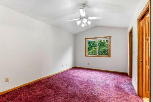 4916 Helmo Avenue N, Oakdale, MN 55128