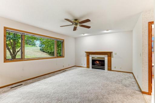 4916 Helmo Avenue N, Oakdale, MN 55128