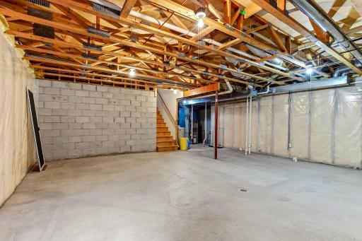 4916 Helmo Avenue N, Oakdale, MN 55128