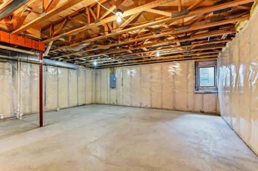 4916 Helmo Avenue N, Oakdale, MN 55128
