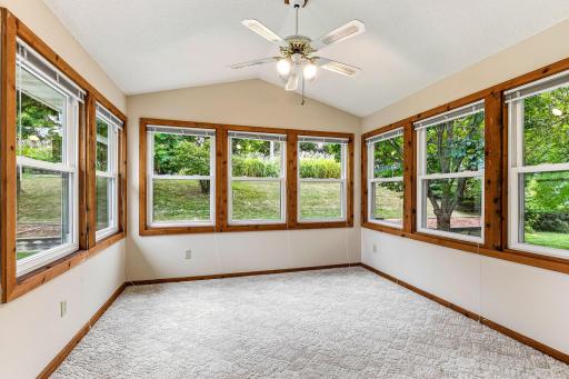 4916 Helmo Avenue N, Oakdale, MN 55128