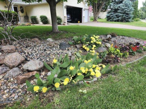 4916 Helmo Avenue N, Oakdale, MN 55128