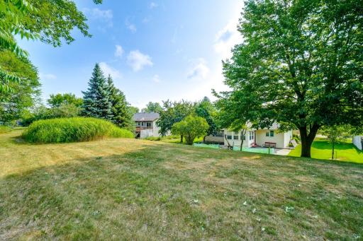 4916 Helmo Avenue N, Oakdale, MN 55128