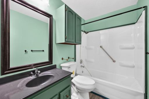 2715 10th Avenue E, North Saint Paul, MN 55109
