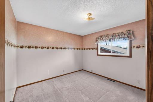 2715 10th Avenue E, North Saint Paul, MN 55109