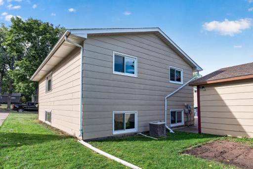 2715 10th Avenue E, North Saint Paul, MN 55109