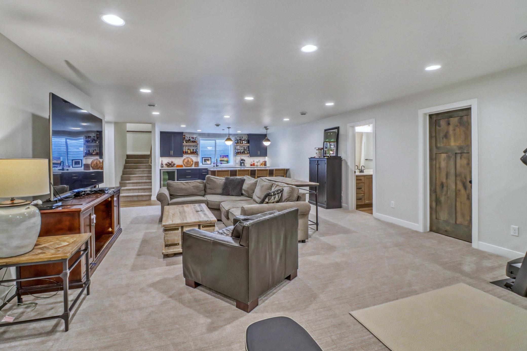 Basement Familyroom1_2.jpg