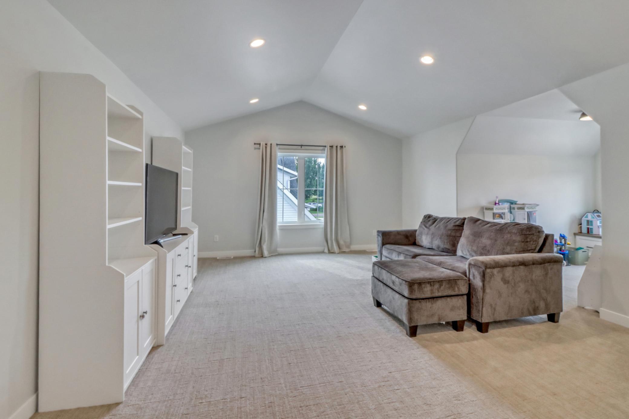 Upstairs Familyroom1_1.jpg