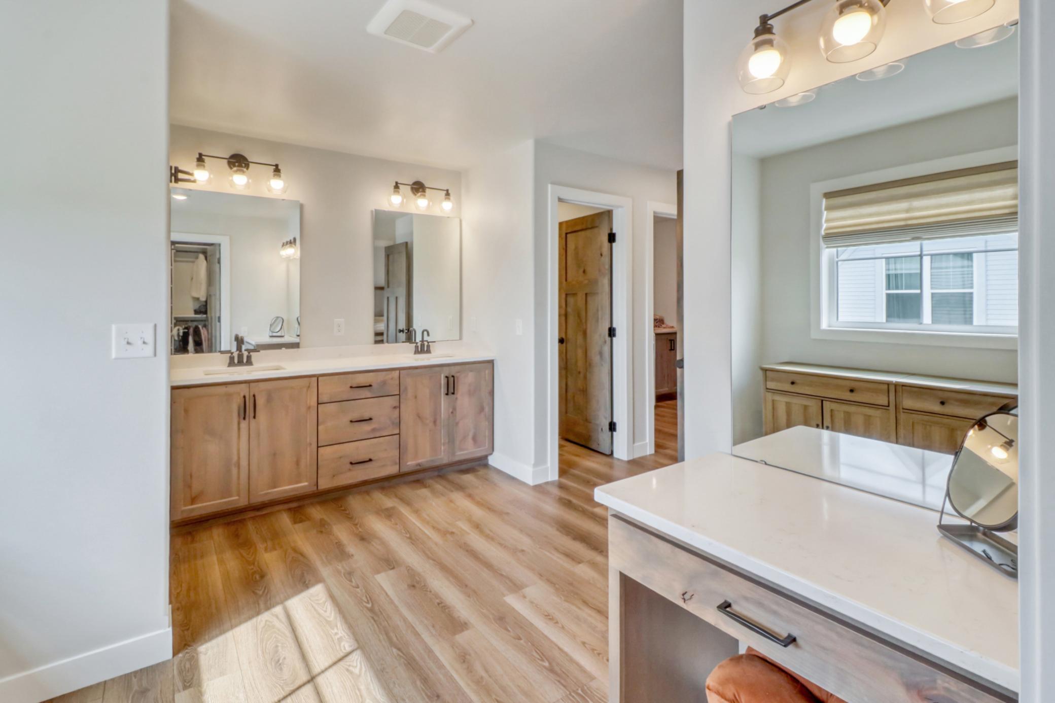 Primary Bathroom1_3.jpg