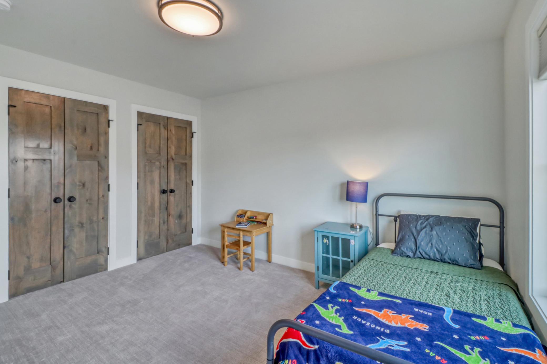 Upstairs Bedroom3_1.jpg