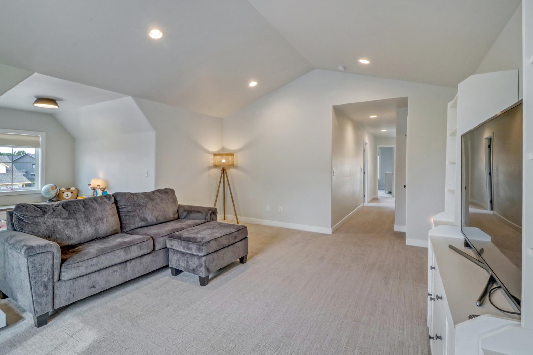 Upstairs Familyroom1_4.jpg
