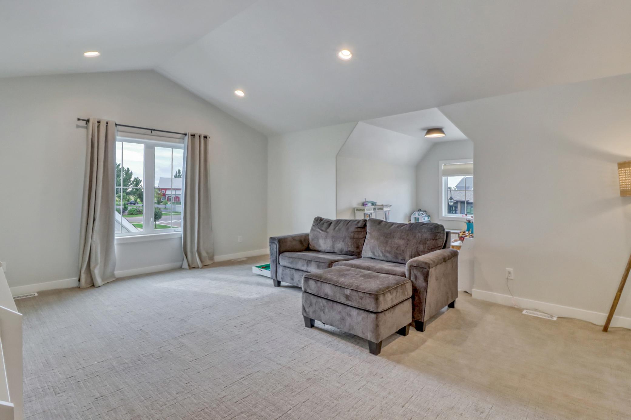 Upstairs Familyroom1_2.jpg