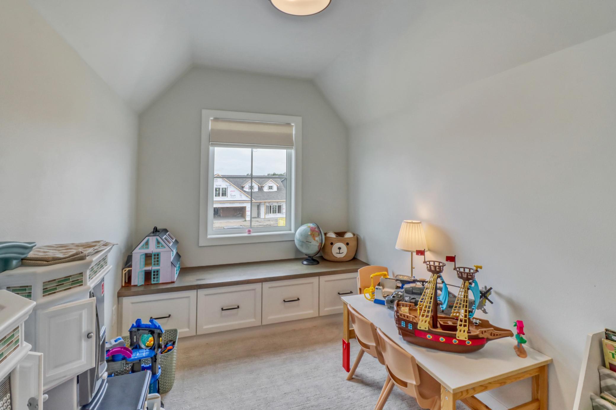 Upstairs Familyroom1_5.jpg