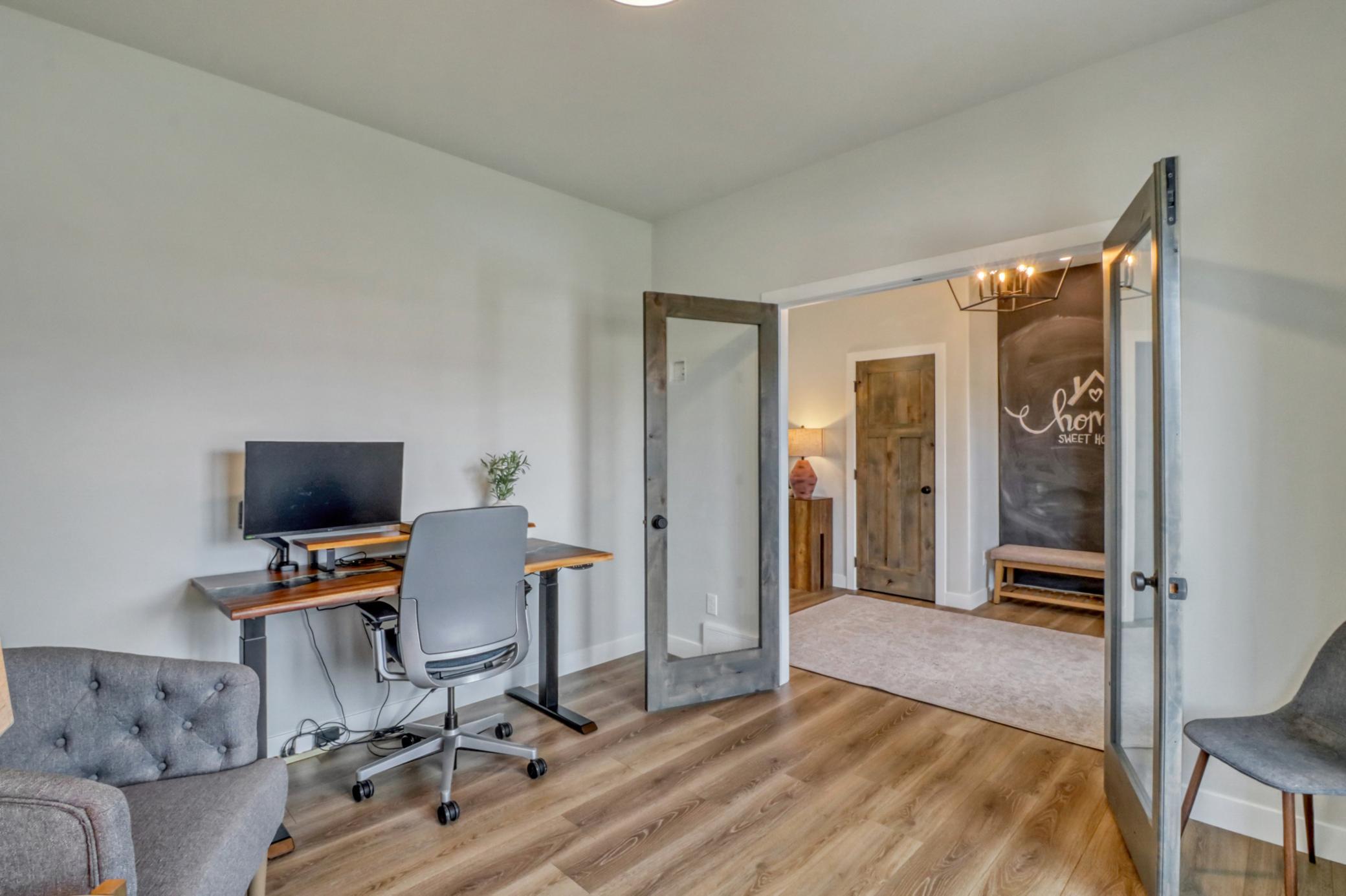 Office1_2.jpg