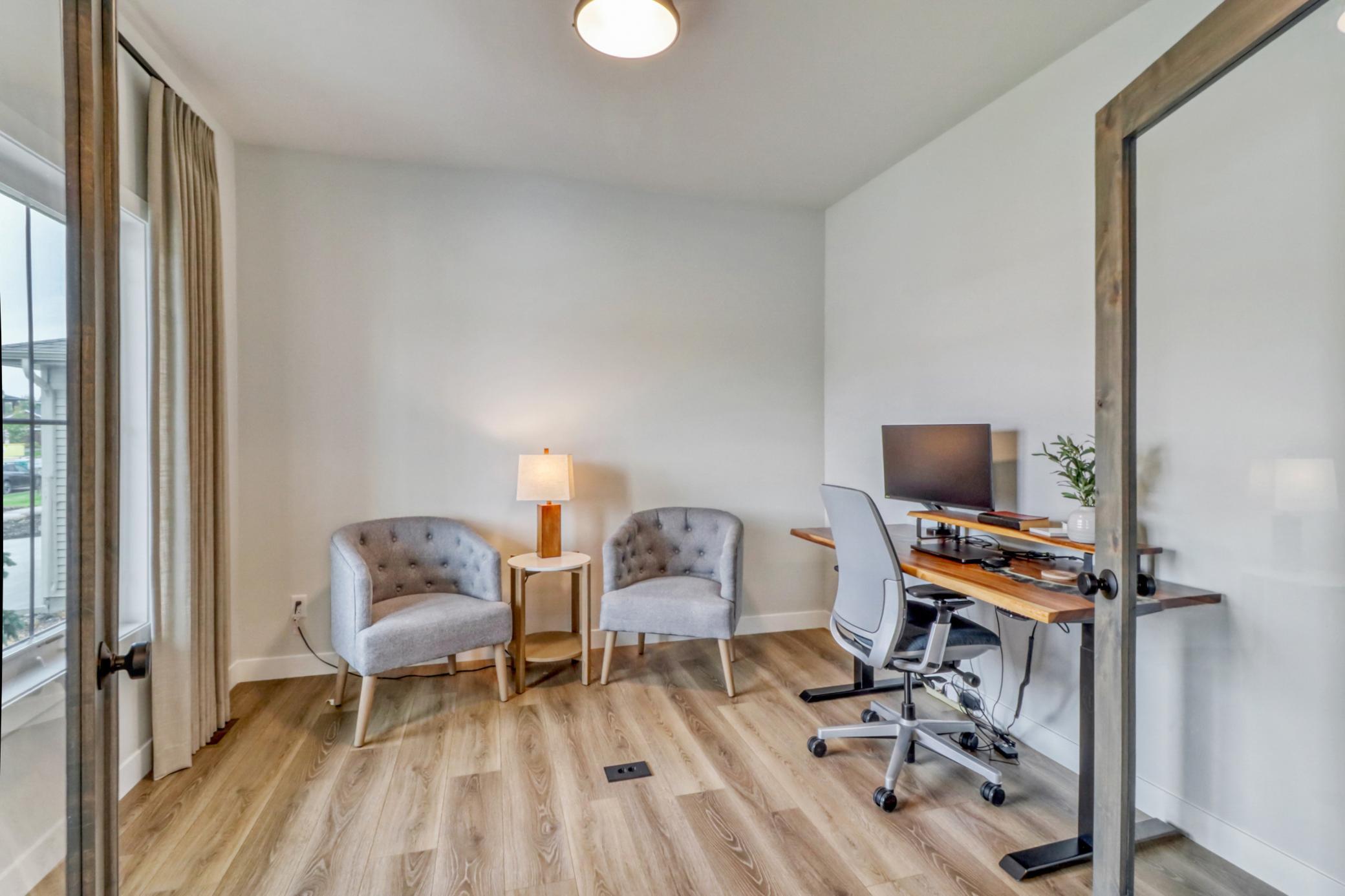 Office1_0.jpg