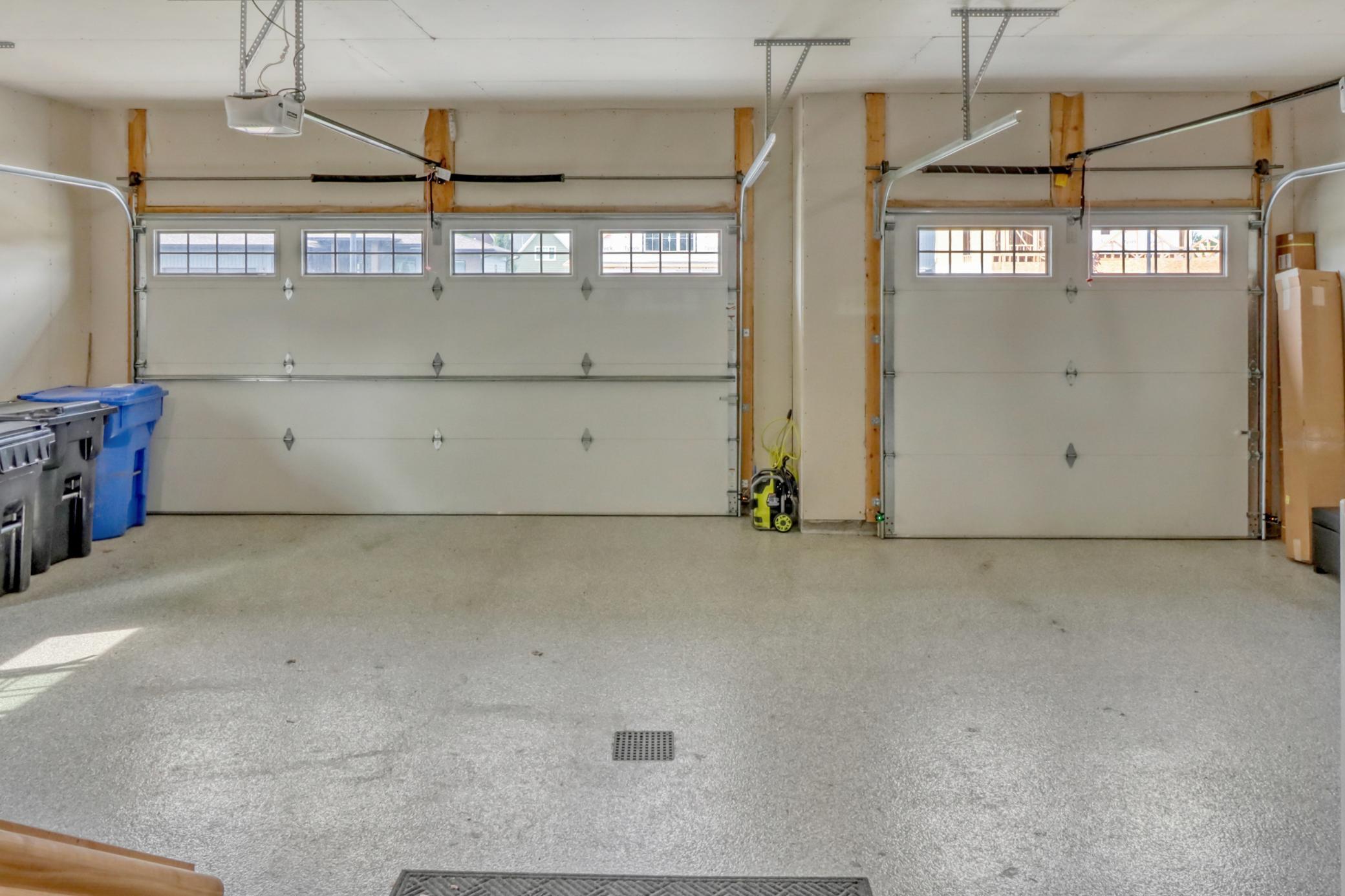 Garage1_0.jpg