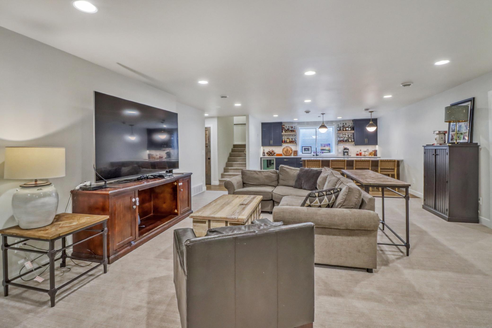 Basement Familyroom1_1.jpg