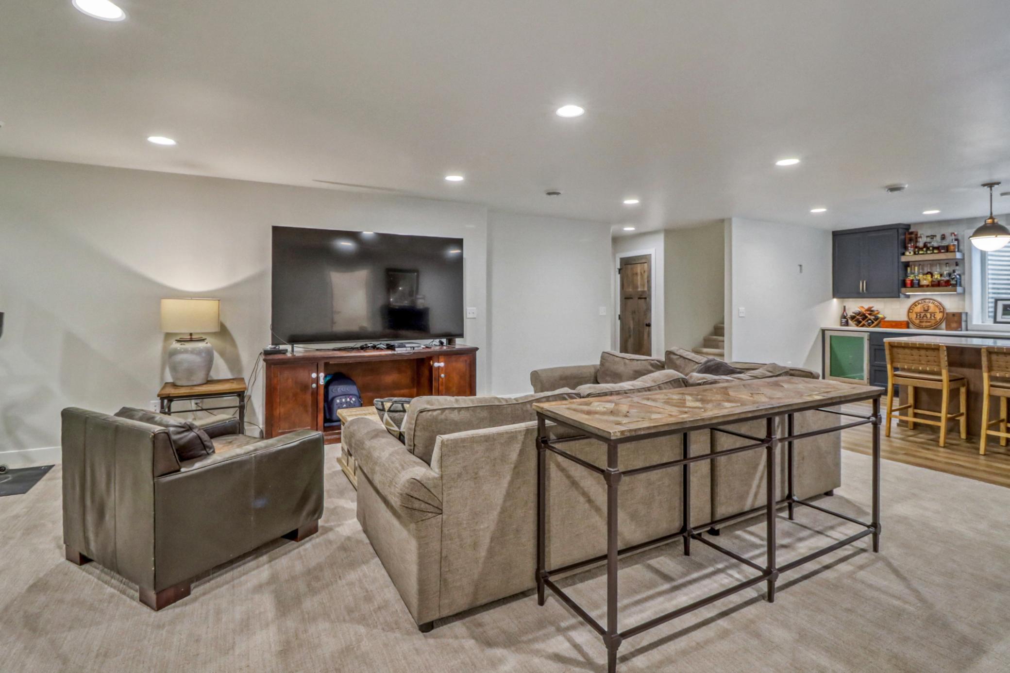 Basement Familyroom1_3.jpg