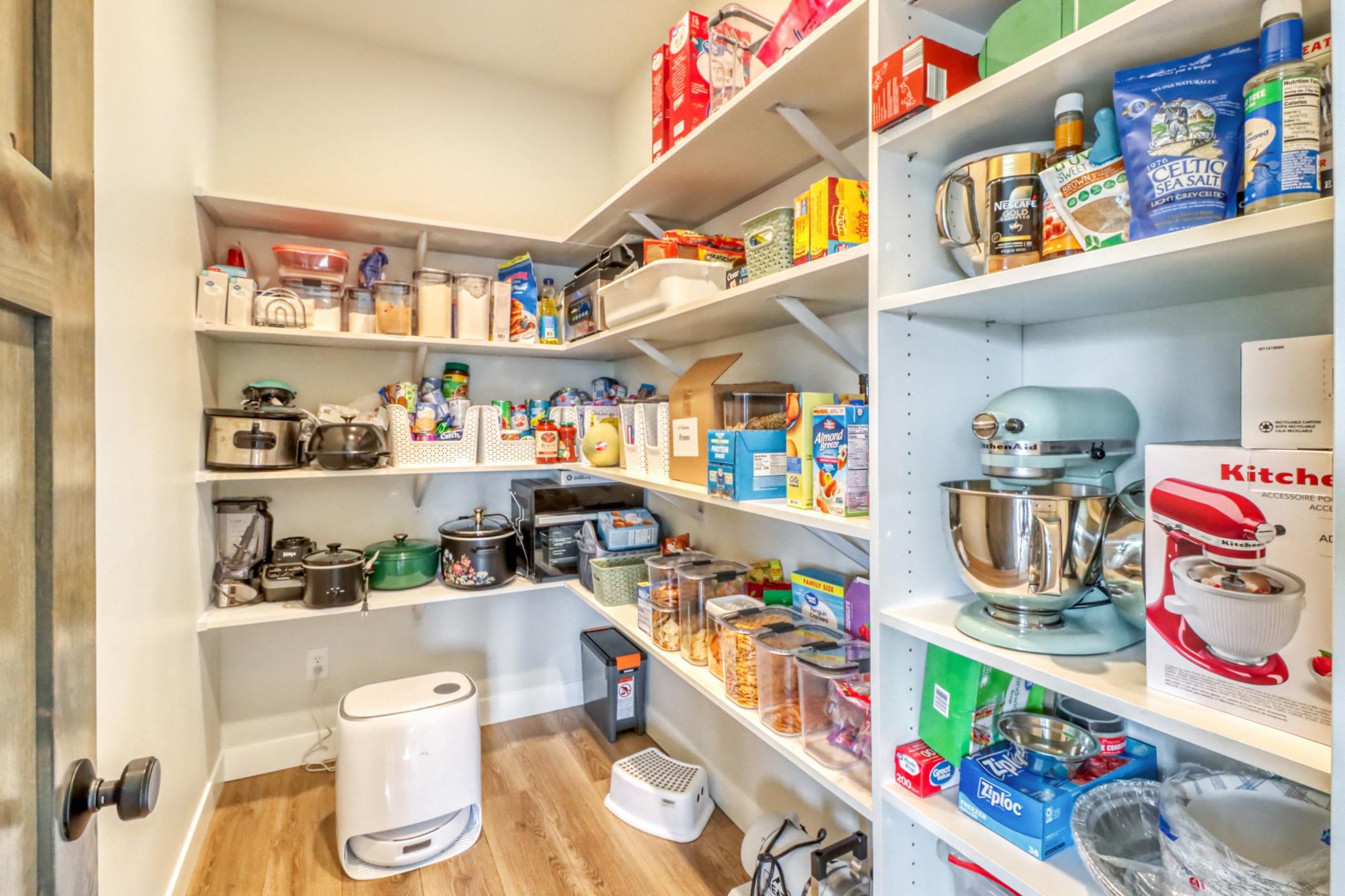 Kitchen_Pantry1_1.jpg