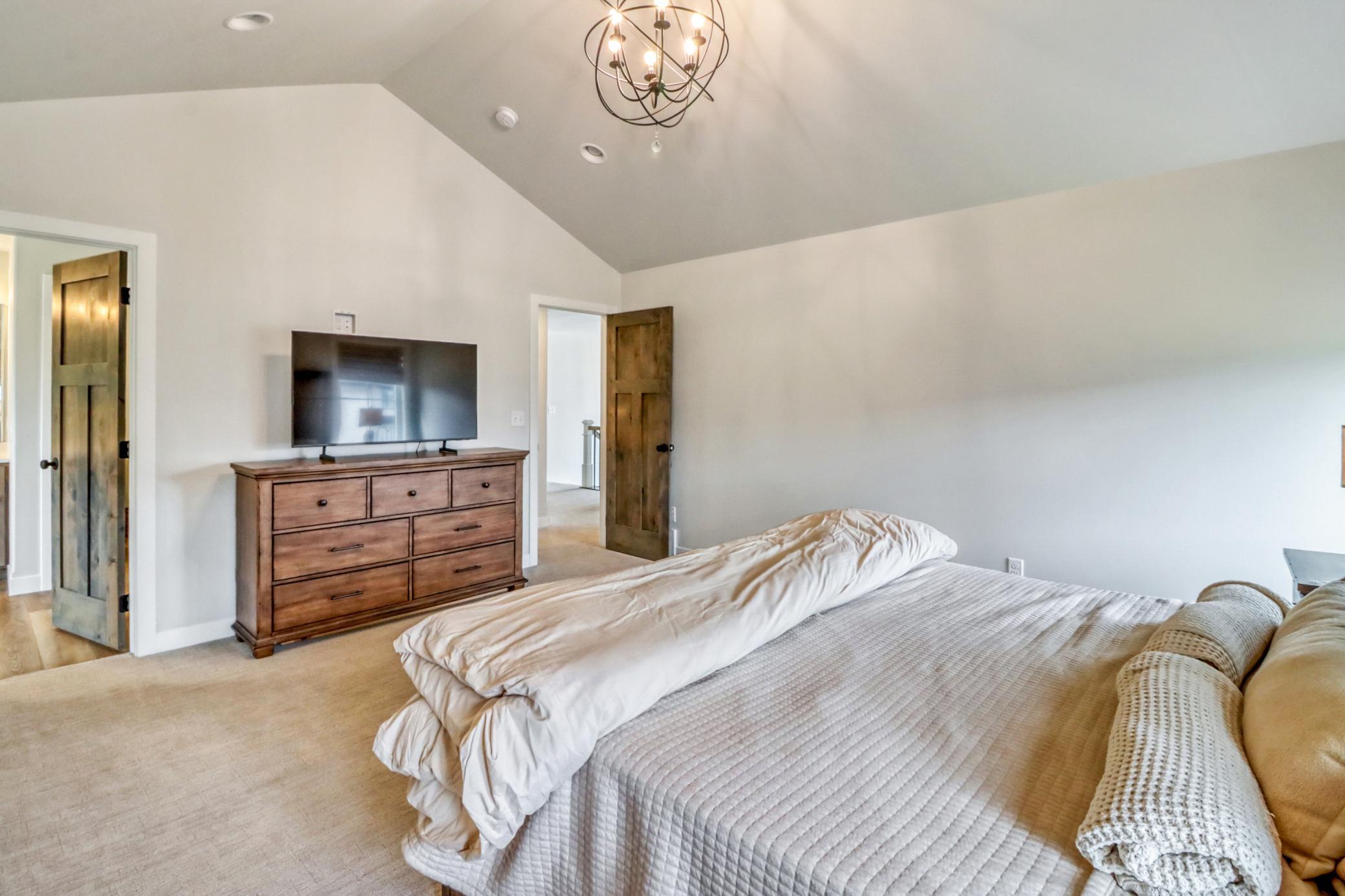 Primary Bedroom1_3.jpg