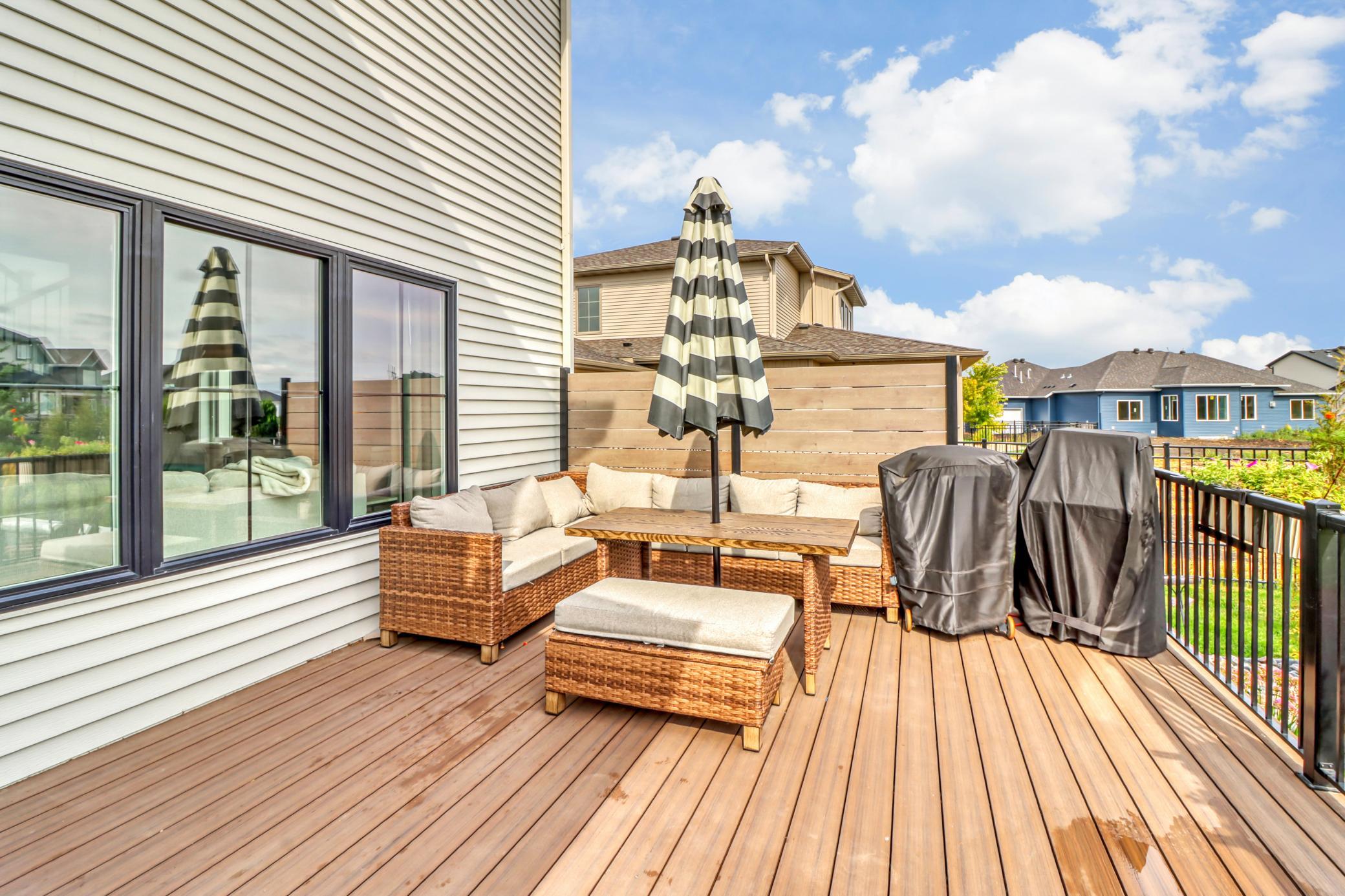 Backyard_deck1_2.jpg