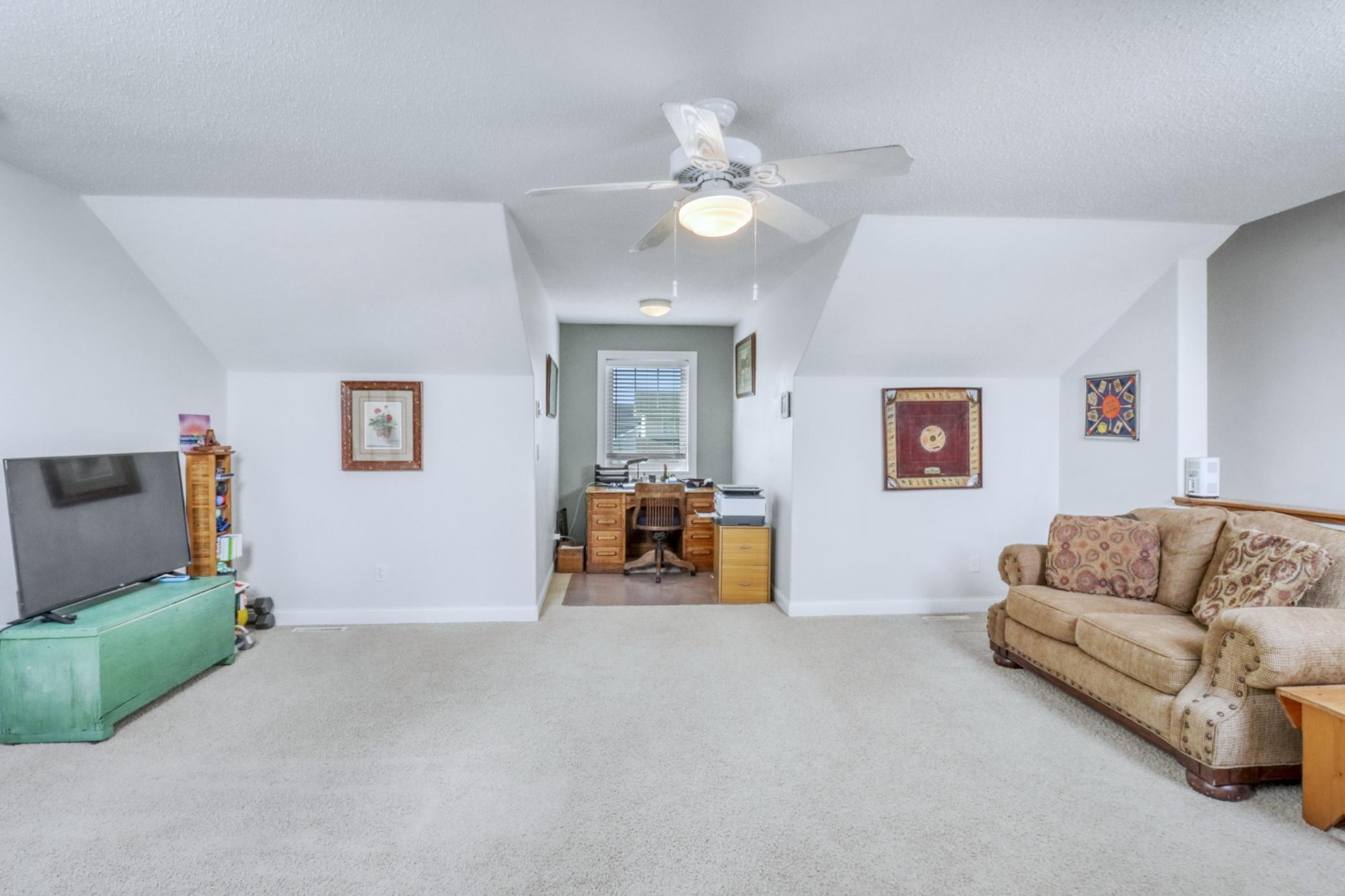 Upstairs1_1.JPG