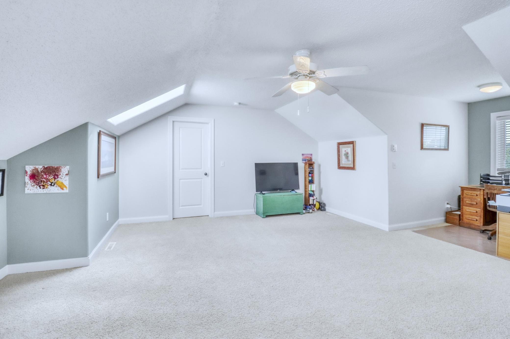 Upstairs1_4.JPG