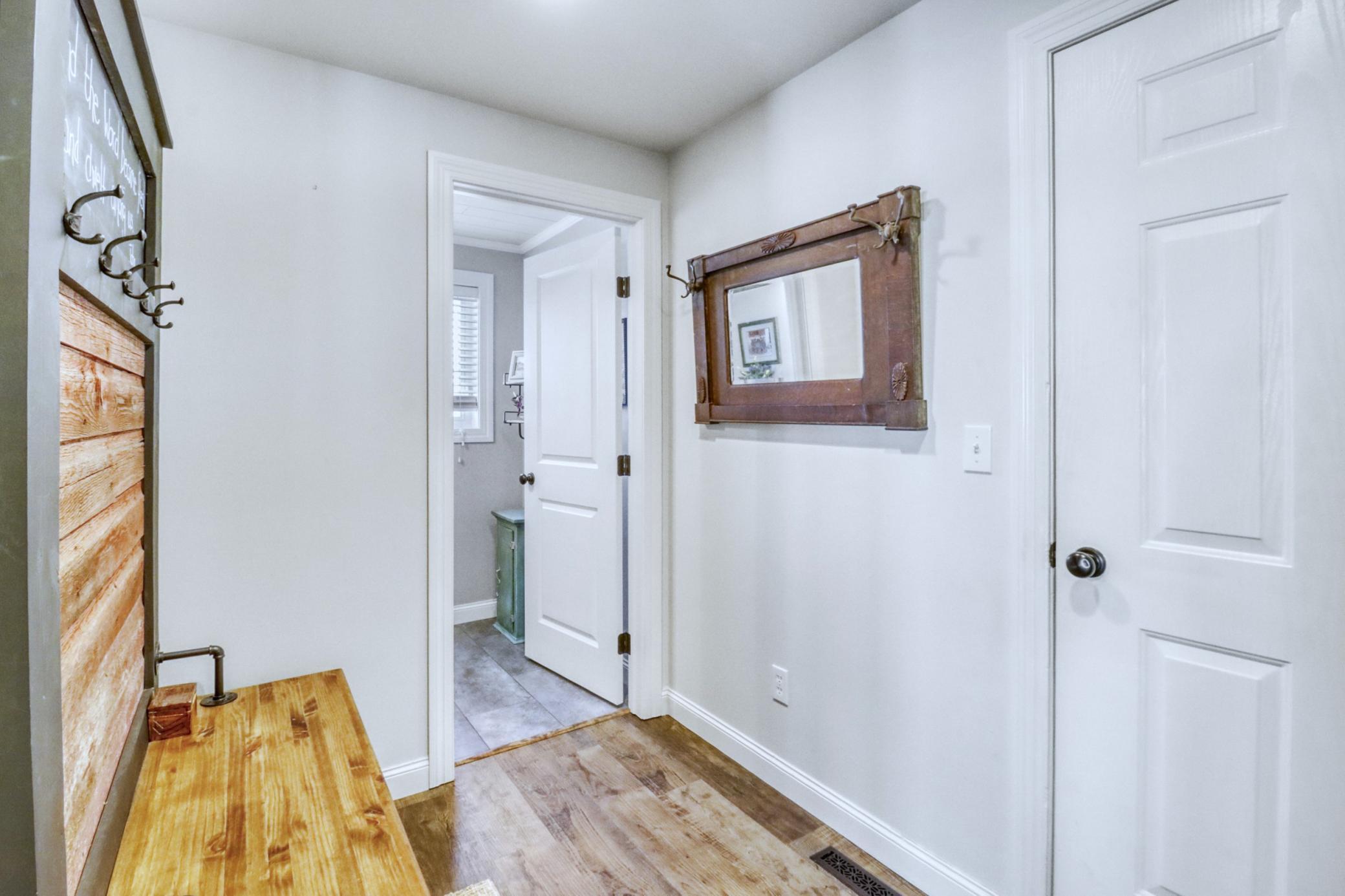 Mudroom1_2.JPG