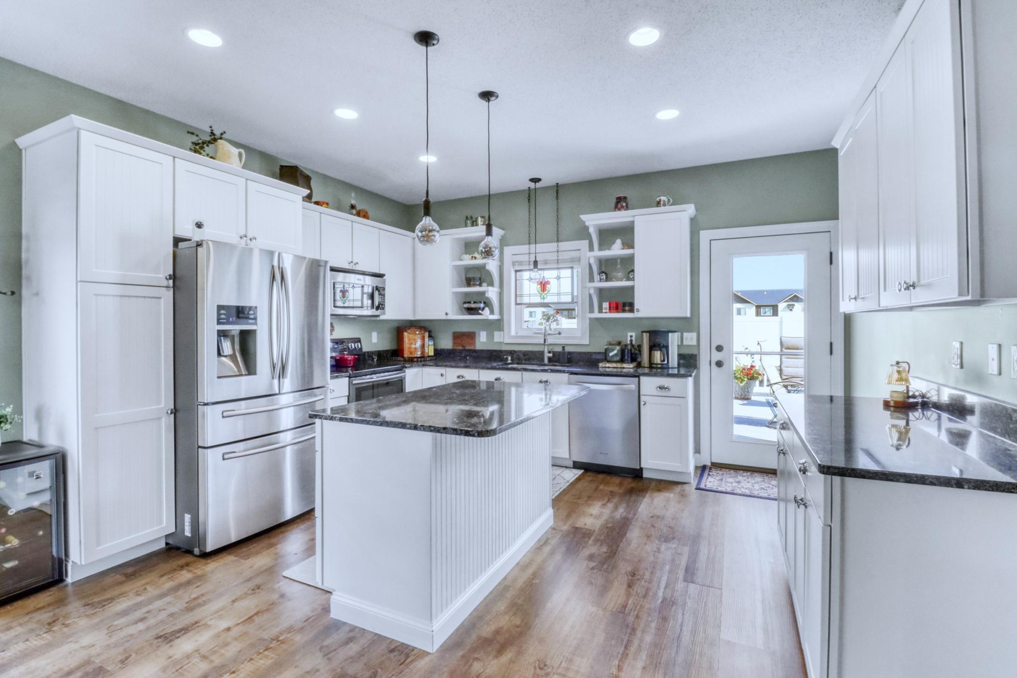 Kitchen1_1.JPG