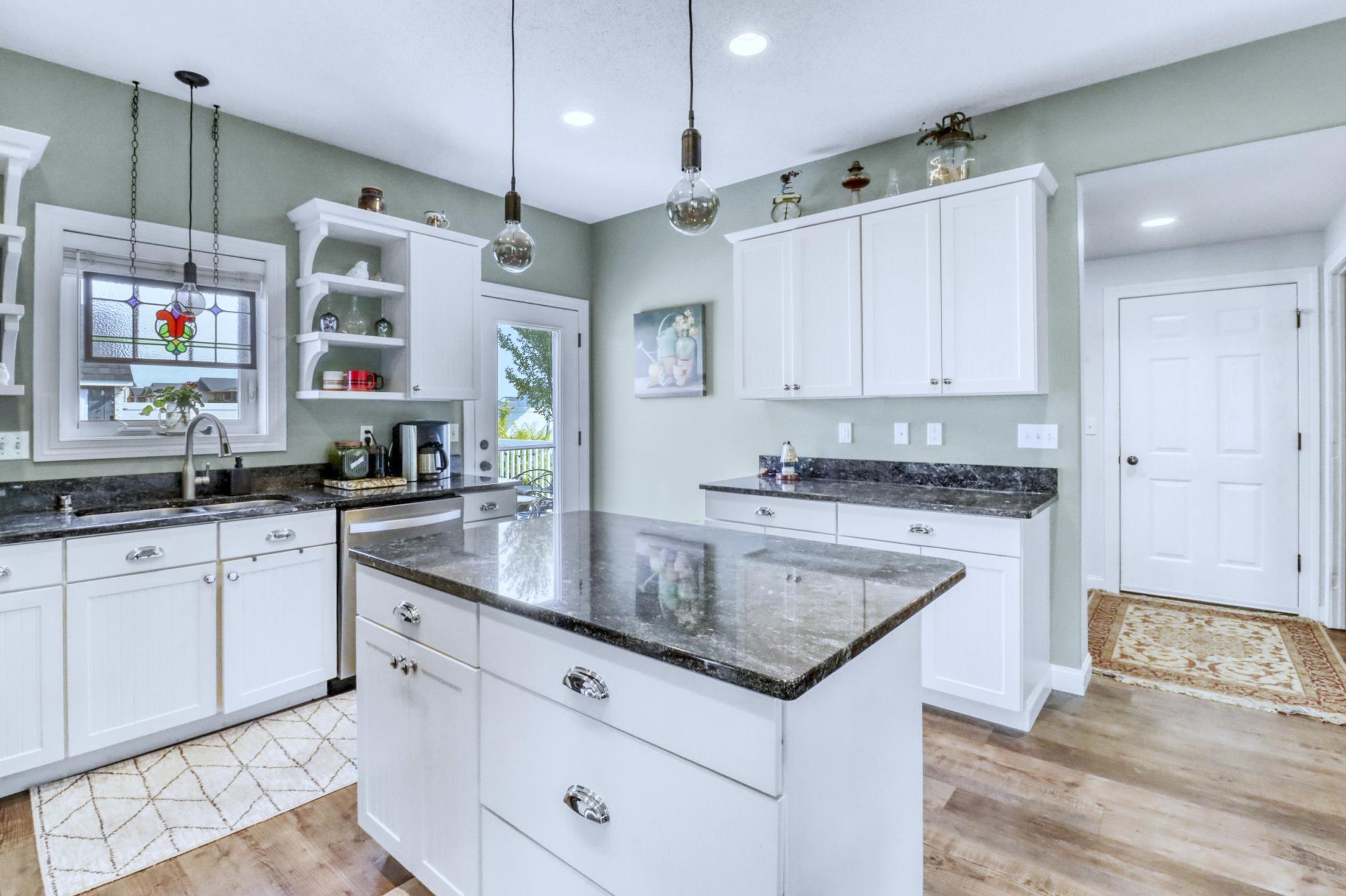 Kitchen1_6.JPG