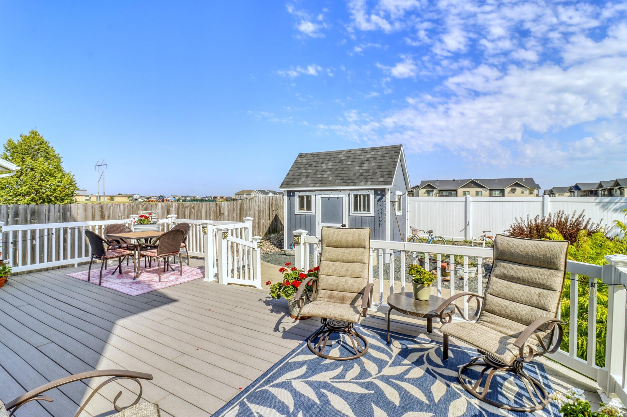 Backyard_Deck1_0.JPG