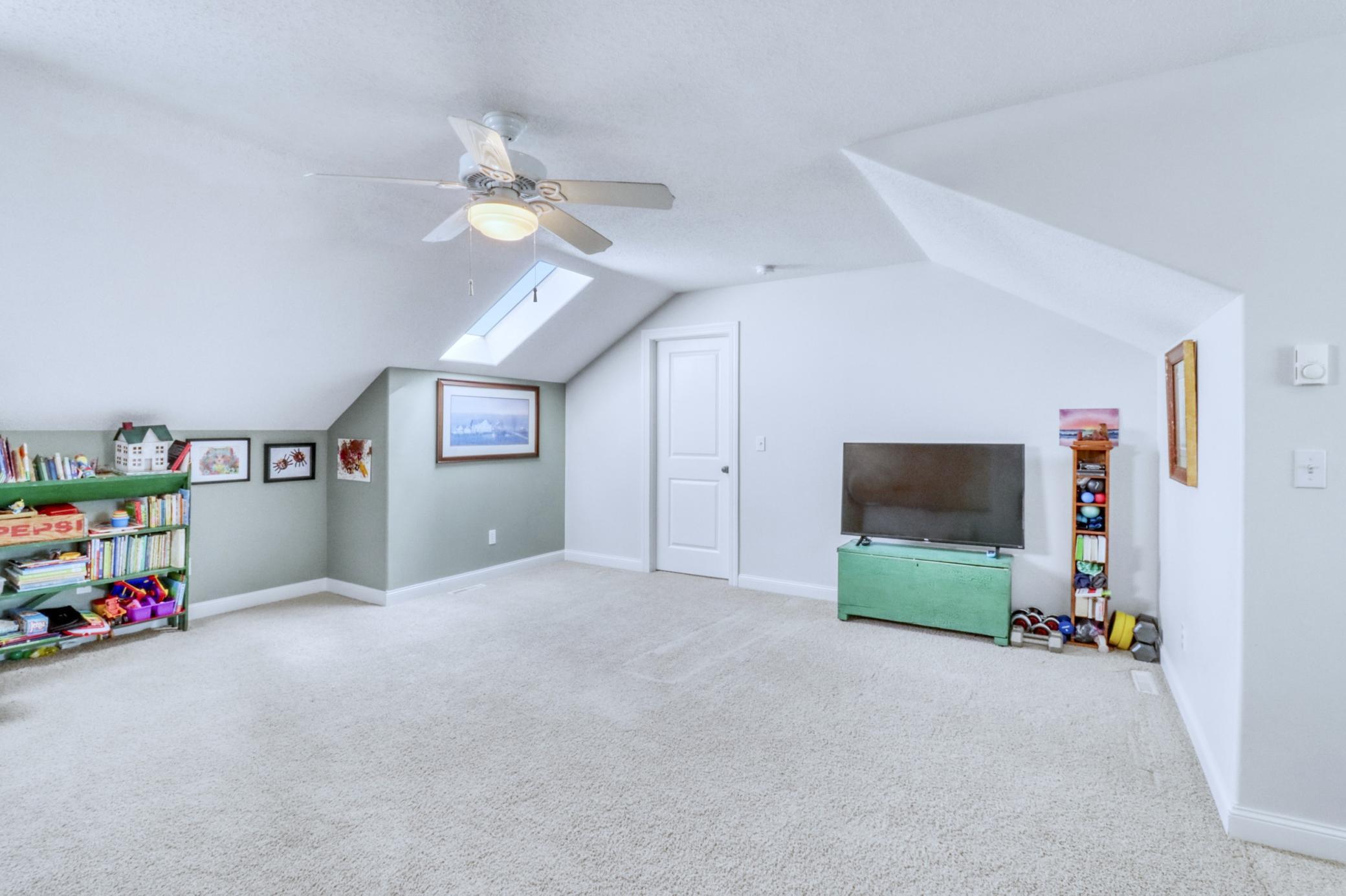 Upstairs1_5.JPG