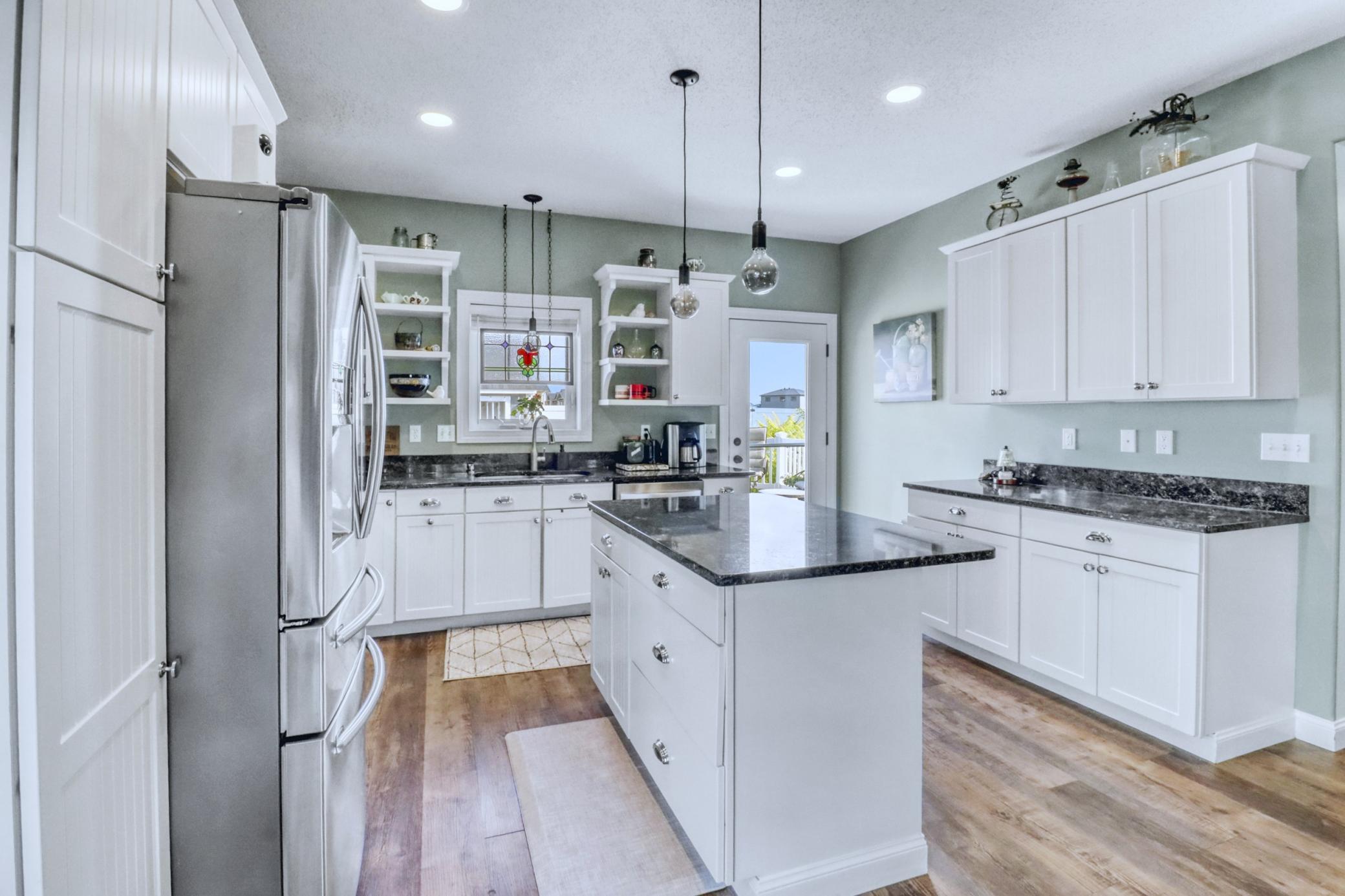 Kitchen1_0.JPG