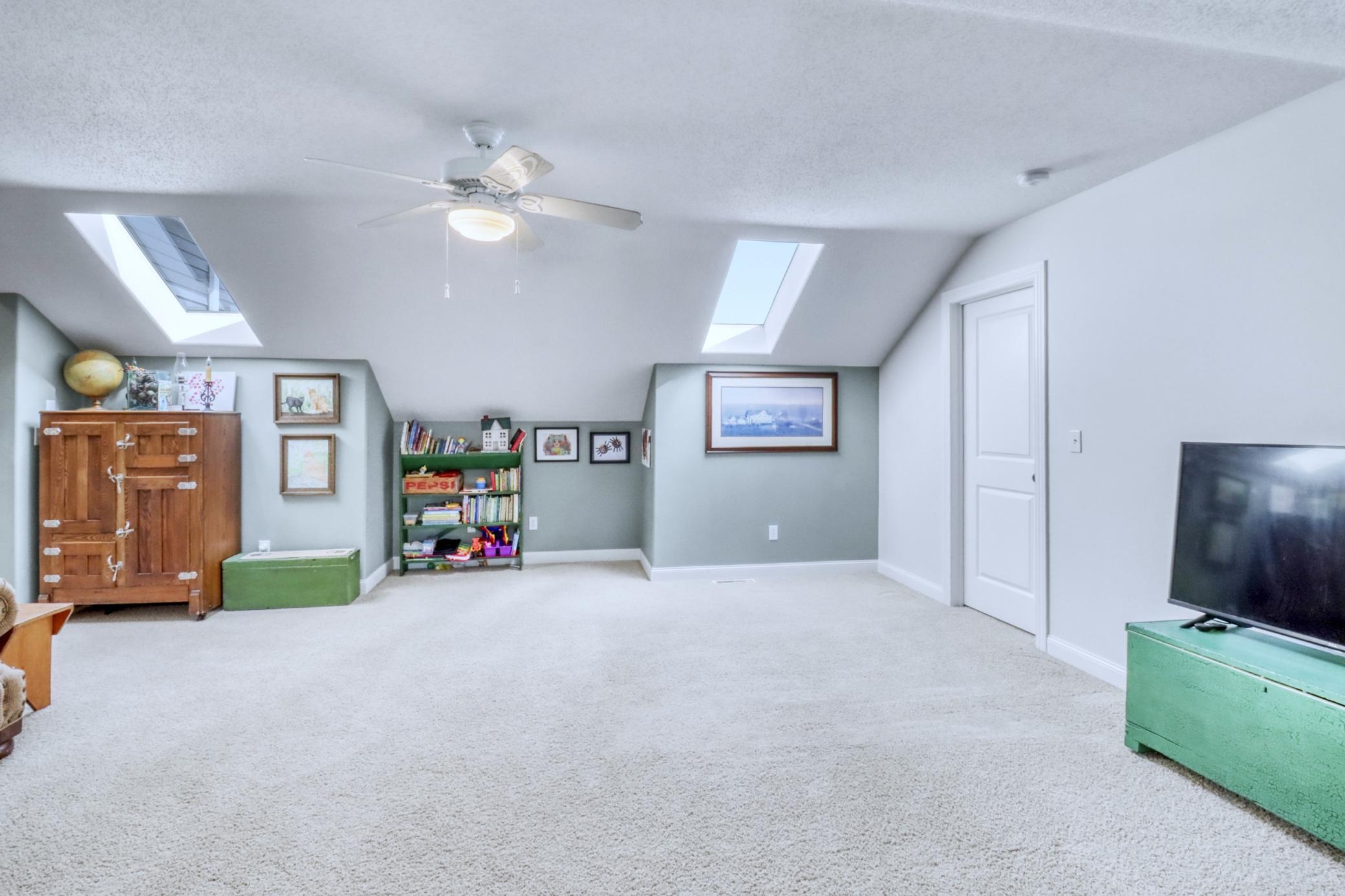 Upstairs1_3.JPG