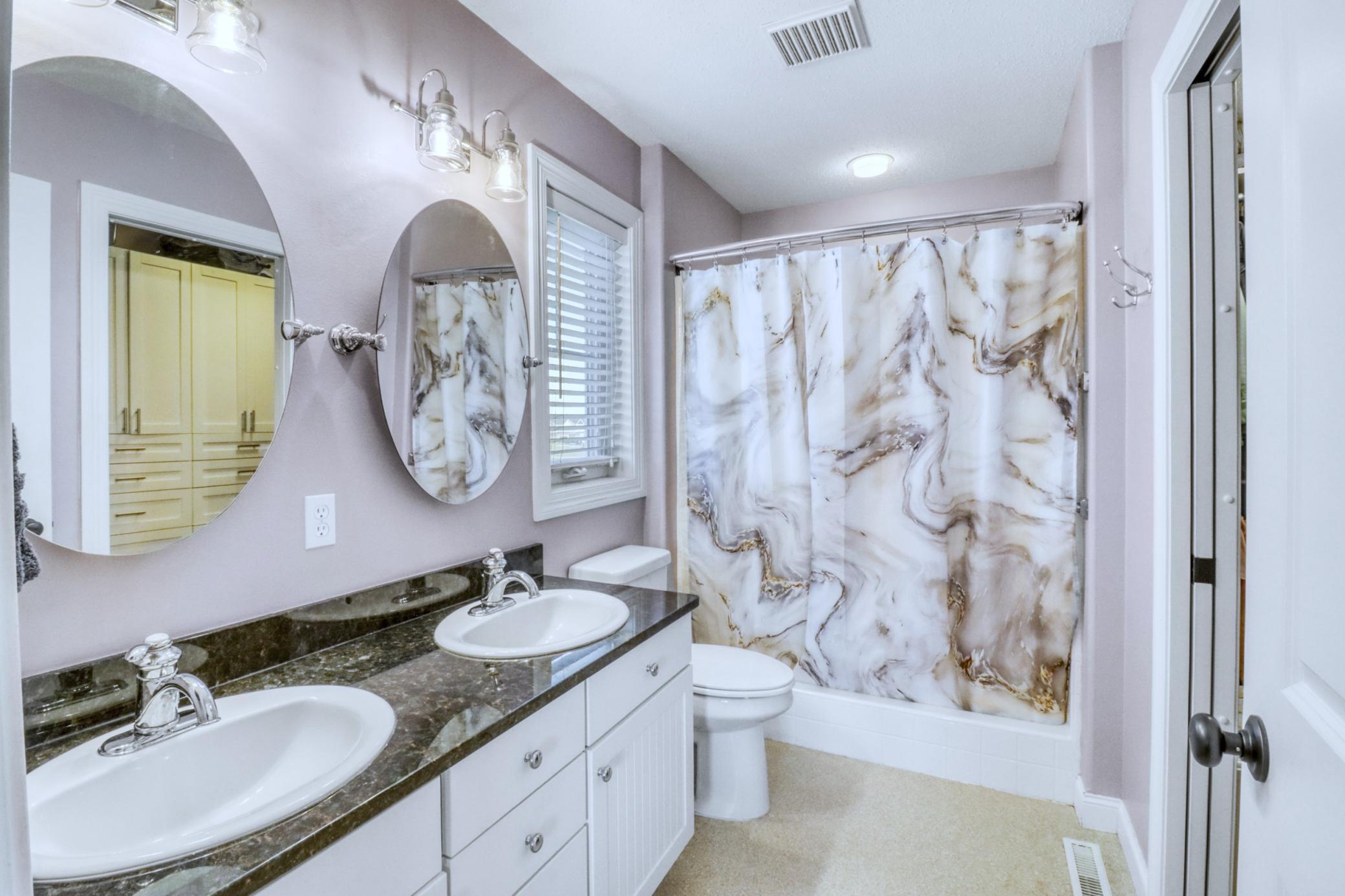 Primary Bathroom1_1.JPG