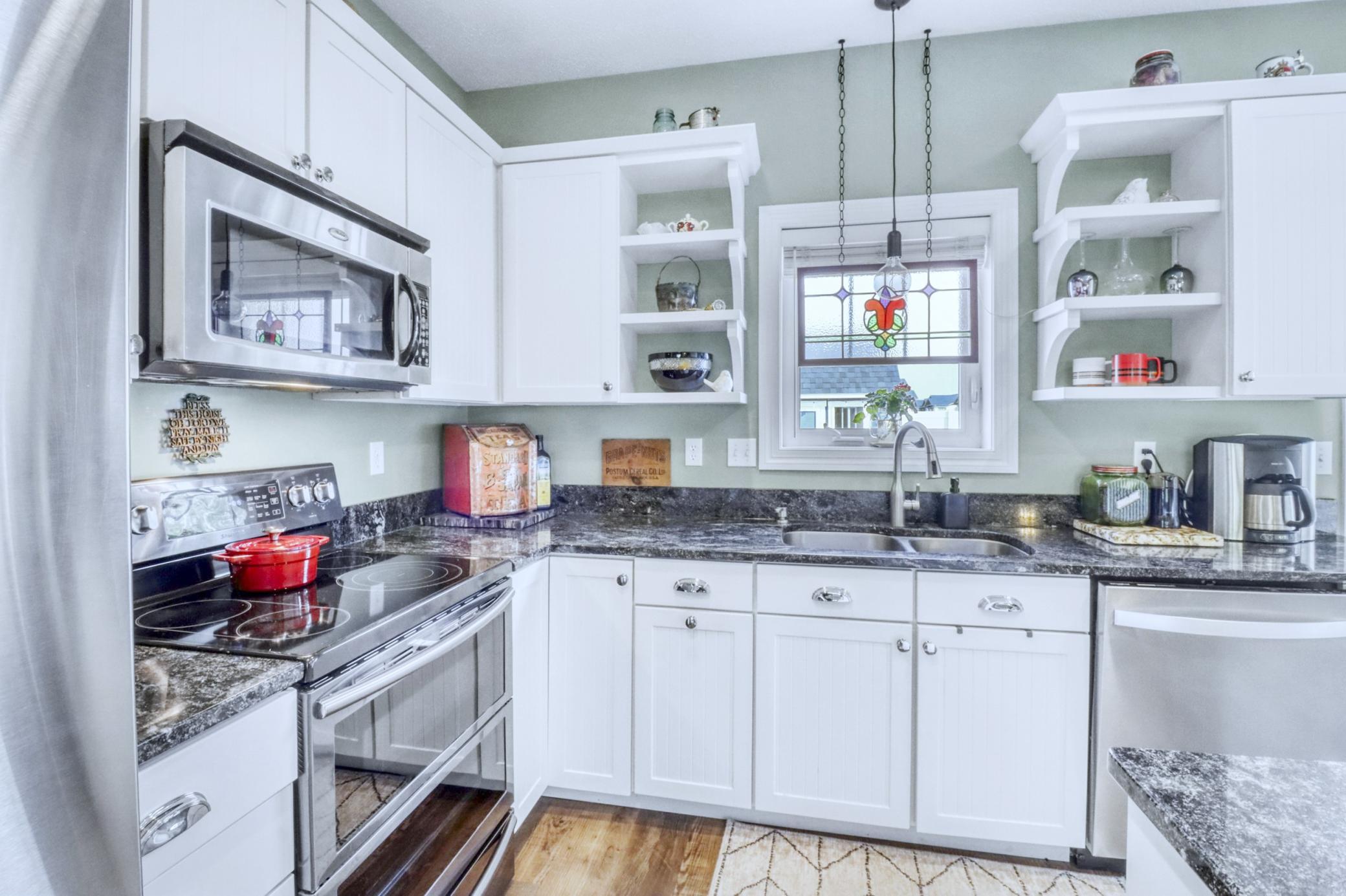 Kitchen1_5.JPG