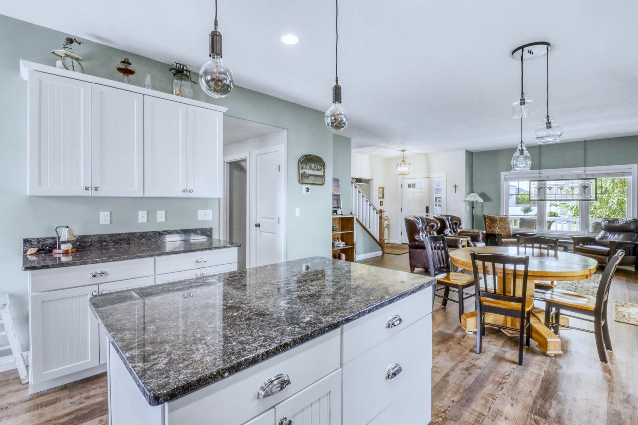Kitchen1_4.JPG