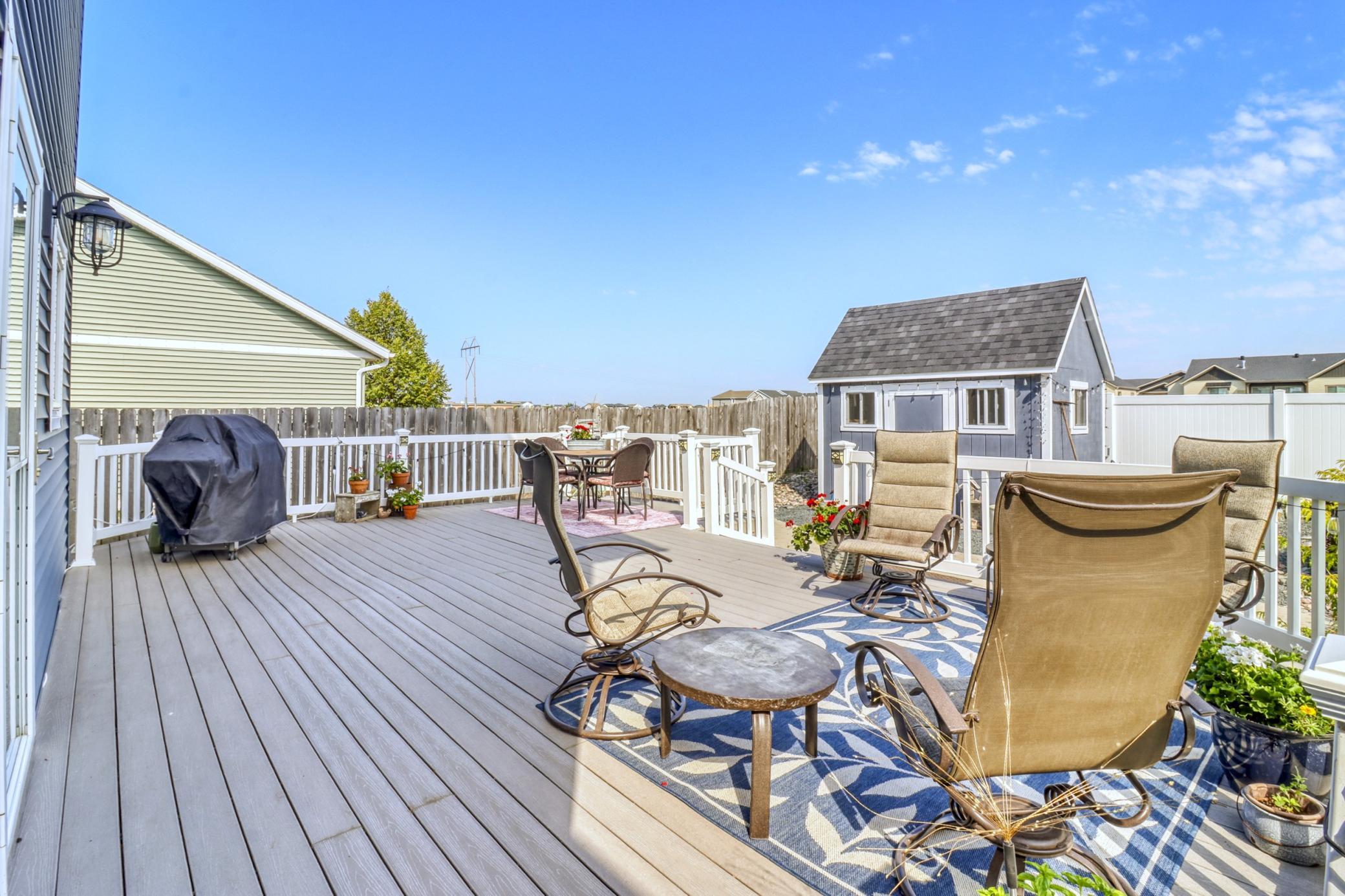 Backyard_Deck1_1.JPG