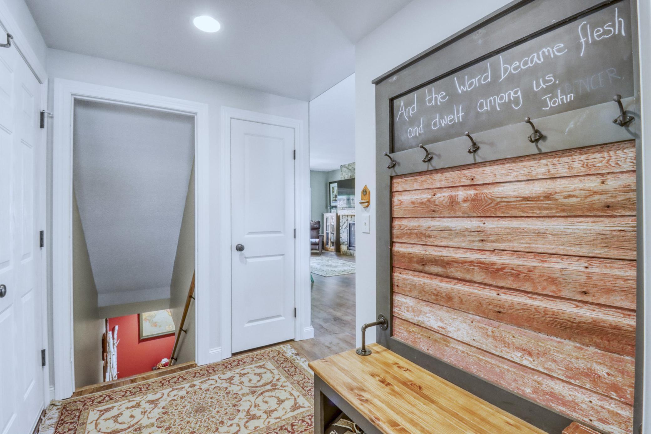 Mudroom1_1.JPG