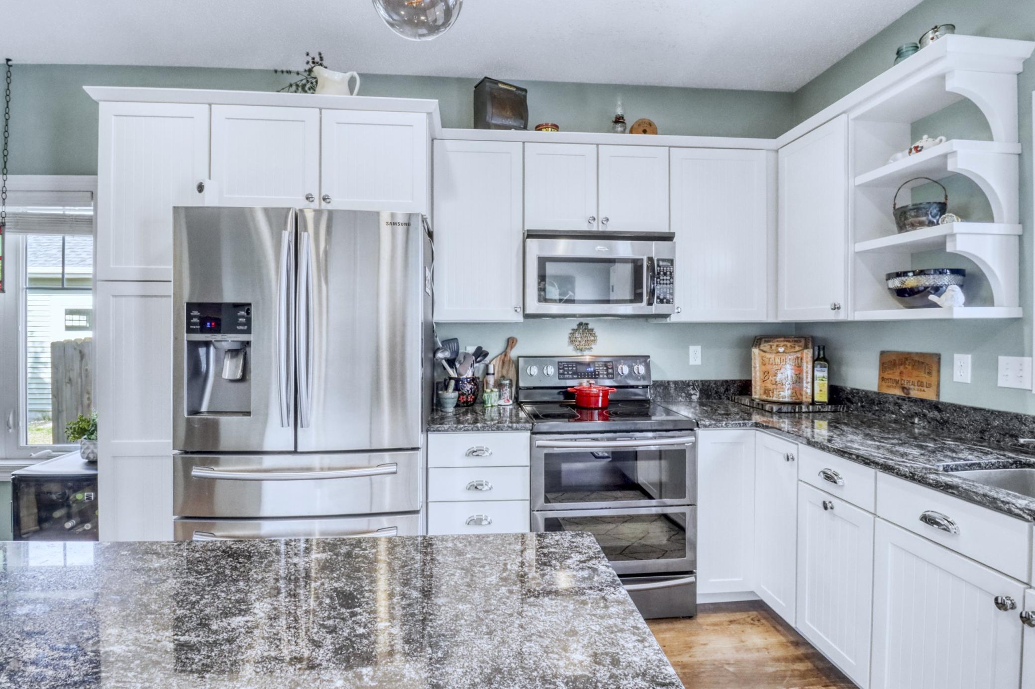 Kitchen1_3.JPG