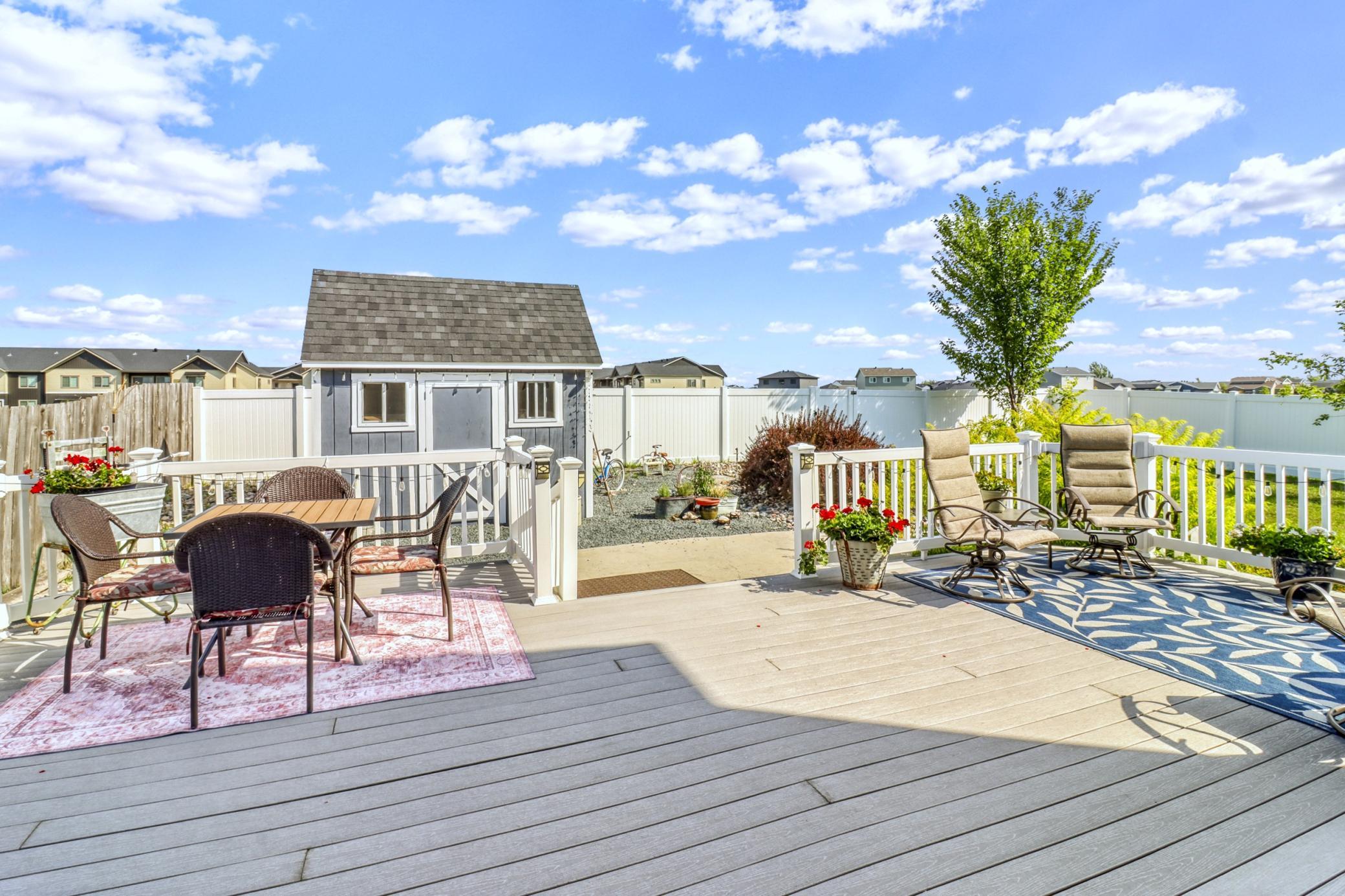 Backyard_Deck1_2.JPG