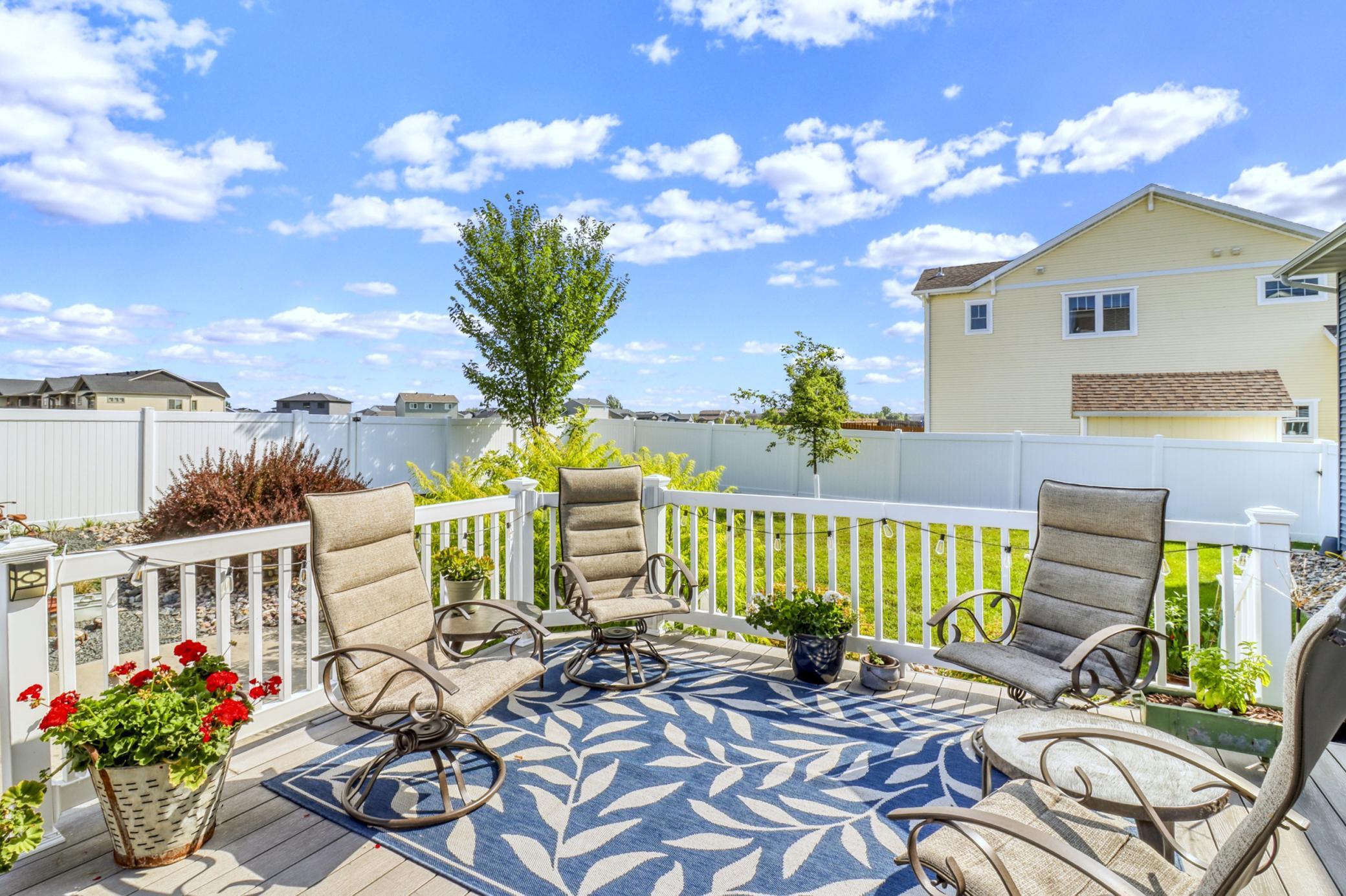 Backyard_Deck1_3.JPG
