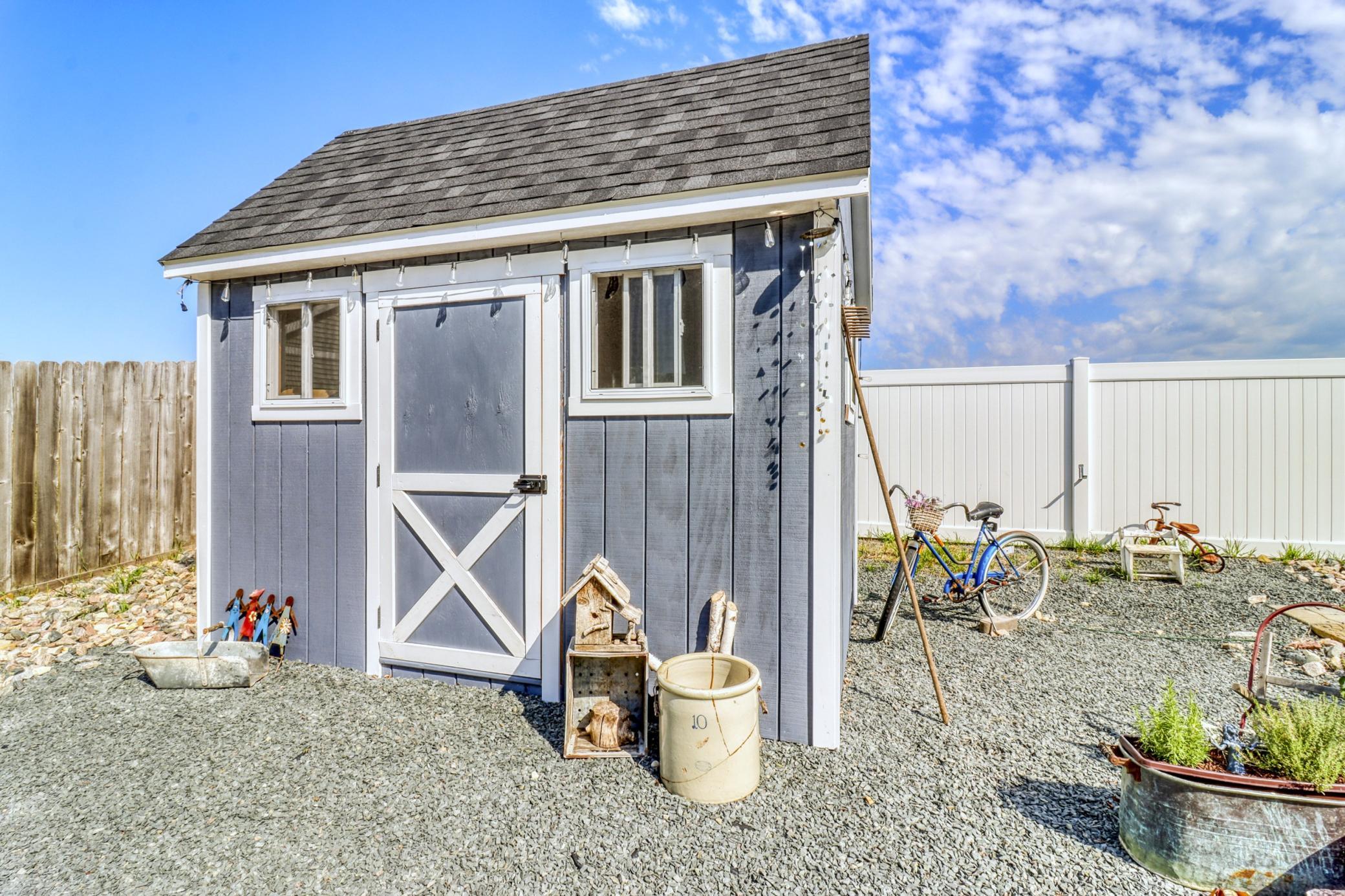 Backyard_shed_1_1.JPG