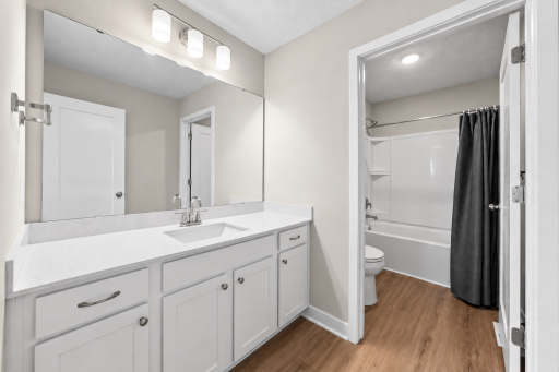 Upper level full bath