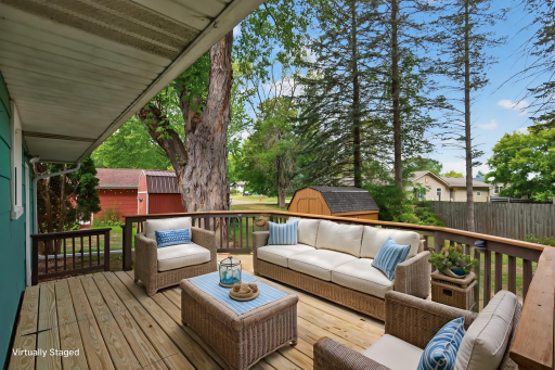 The deck was just refreshed before market with brand new green treated decking. However you want to use the deck, it offers many options.