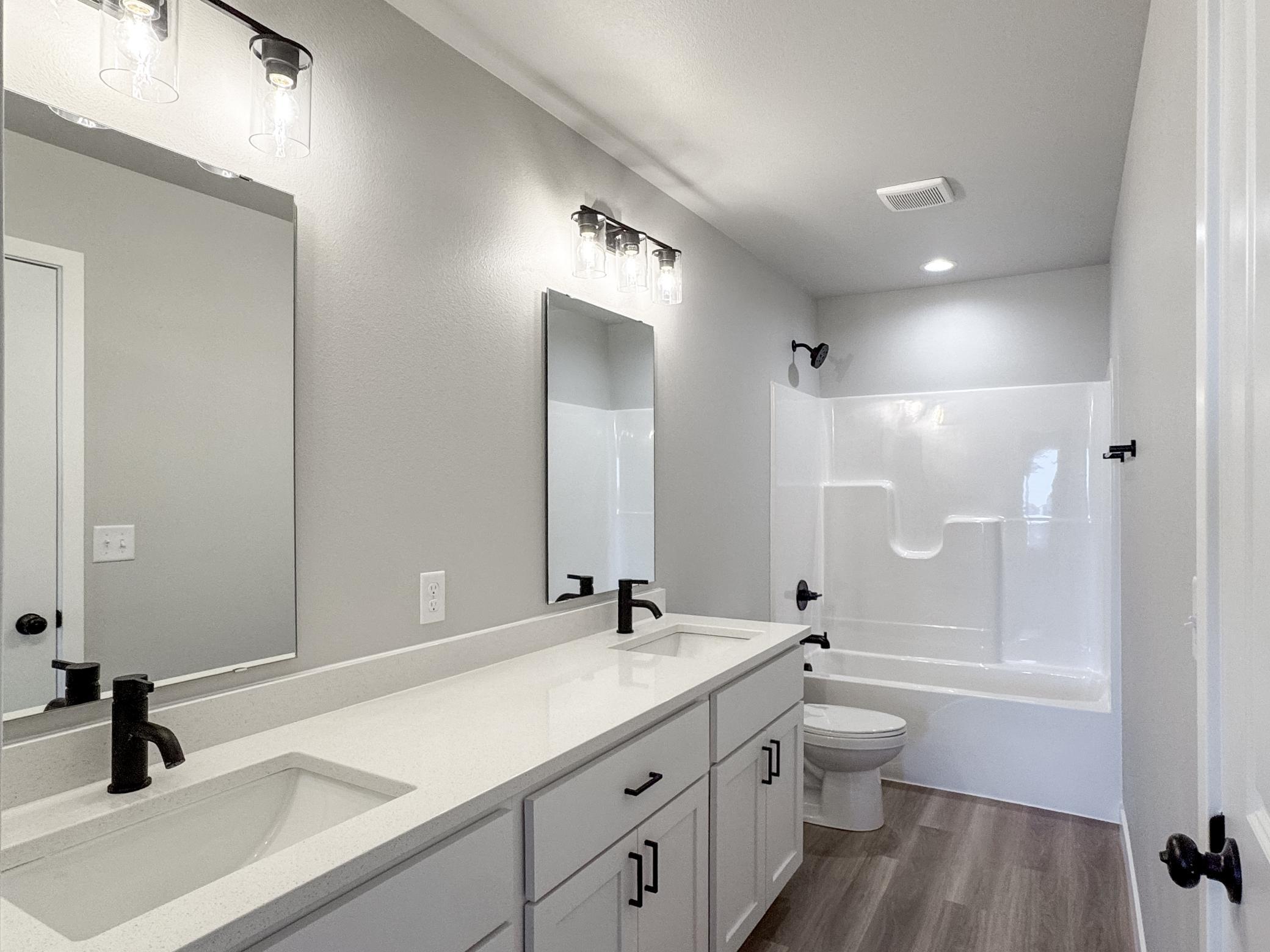 Upstairs Main/Master Bathroom