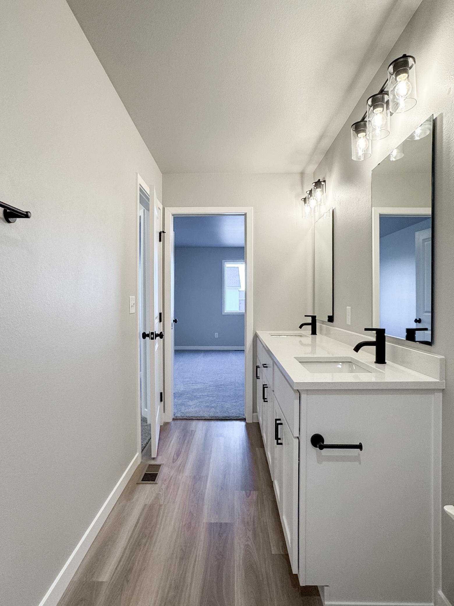 Upstairs Main/Master Bathroom
