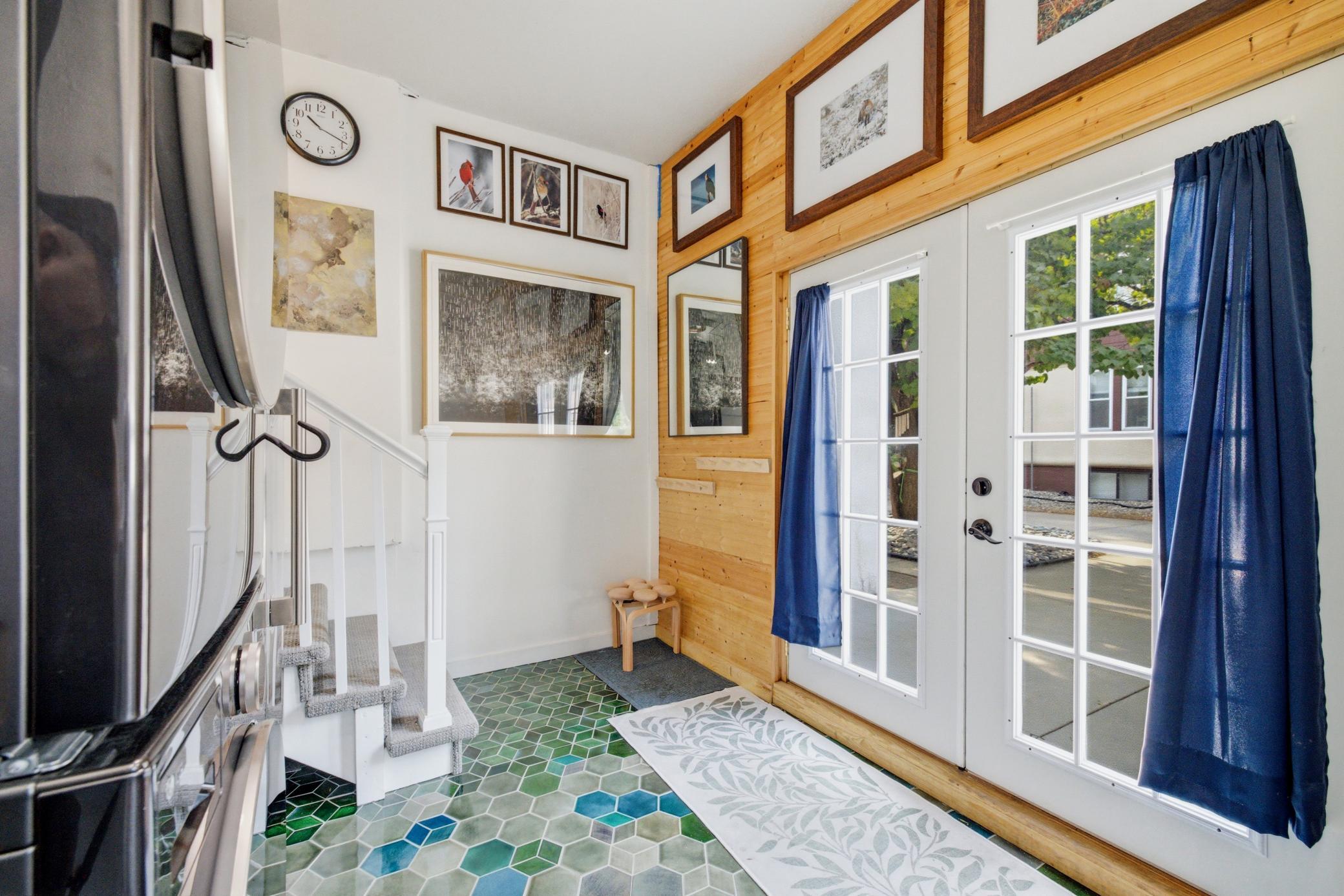 1236 Broadway Drive N Fargo - Built in 1917_L9A0467_001d63fe 00016.jpg