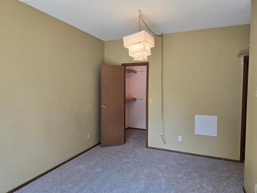 1727 27th Avenue S, Fargo, ND 58103