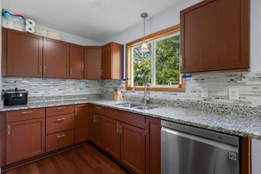 395 Kingston Avenue, Maplewood, MN 55117